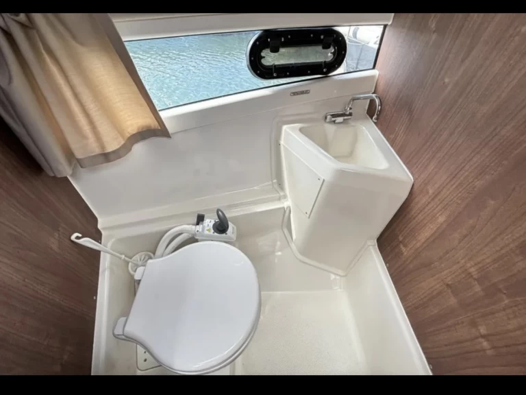 Yacht charter Naples cheap Activ 755 Weekend