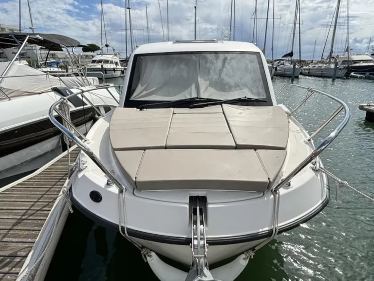 Bareboat Rental Motorboat Quicksilver with a boat licence