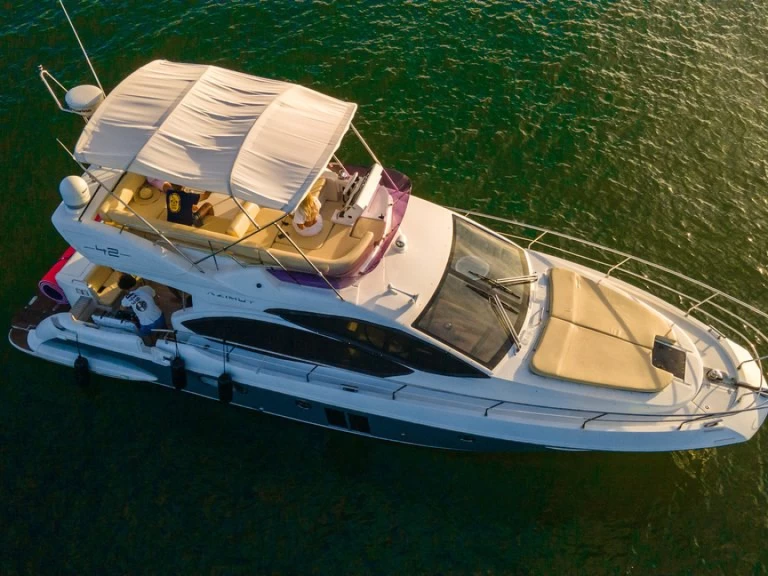 Azimut Azimut 42 Fly in Miami Beach on SamBoat