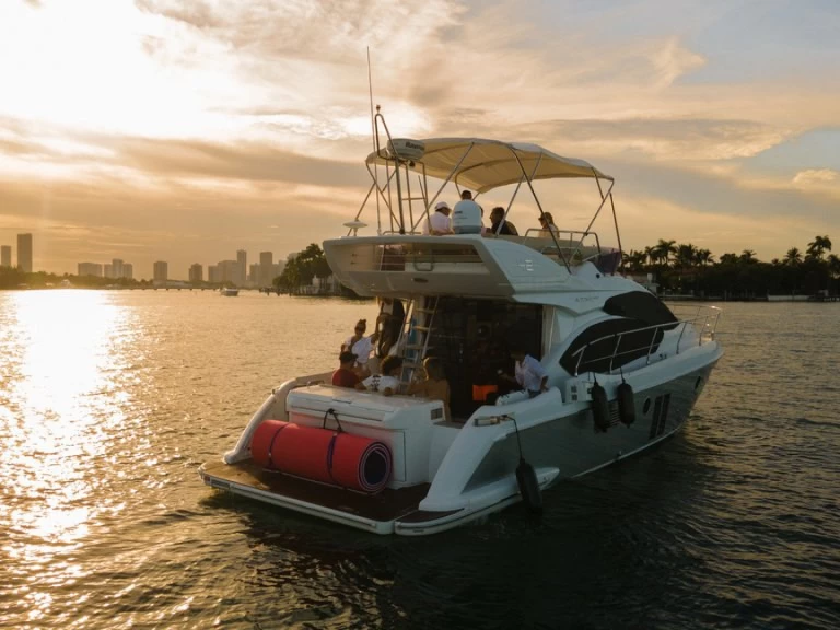 Rent a Azimut Azimut 42 Fly Miami Beach