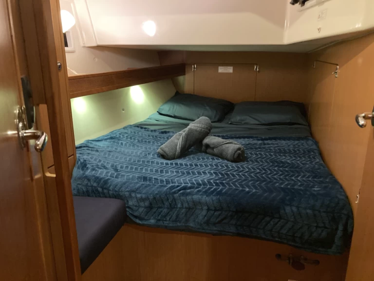 Sailboat rental in Pointe-à-Pitre - Bavaria Bavaria 45 Cruiser