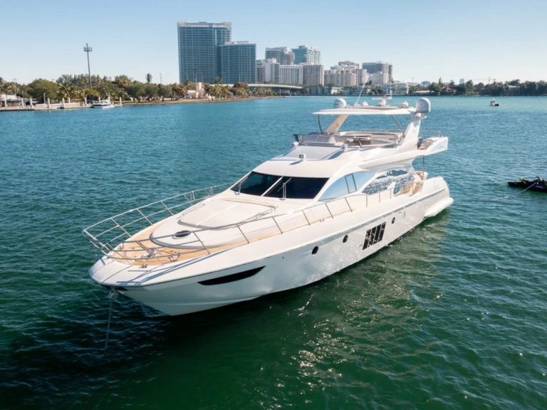 Boat rental Azimut Azimut 70 in Miami Beach on Samboat