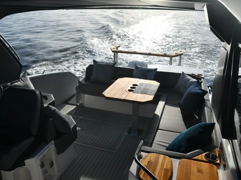 Luxury Yacht for rent Cabo San Lucas at the best price