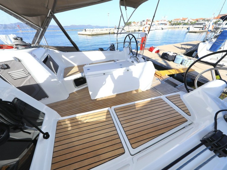 Sailboat rental in Zadar - Jeanneau Sun Odyssey 410