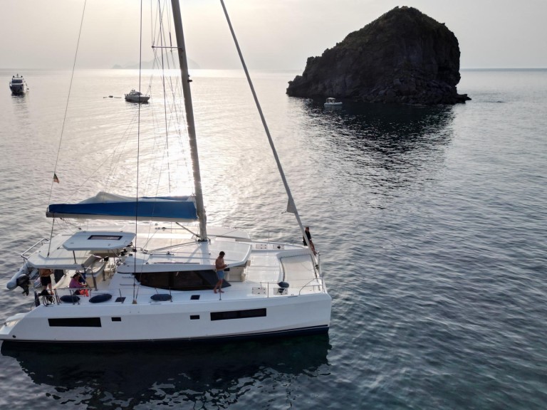 Bareboat Rental Catamaran Leopard Catamarans / Robertson & Caine with a boat licence