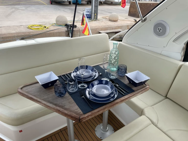 Bareboat Rental Motorboat Bavaria with a boat licence