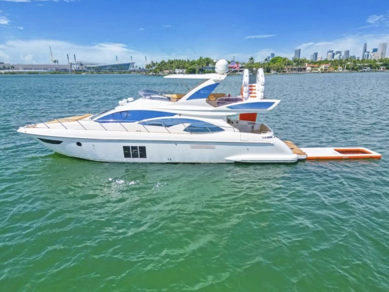 Azimut Azimut 65  in Miami Beach on SamBoat