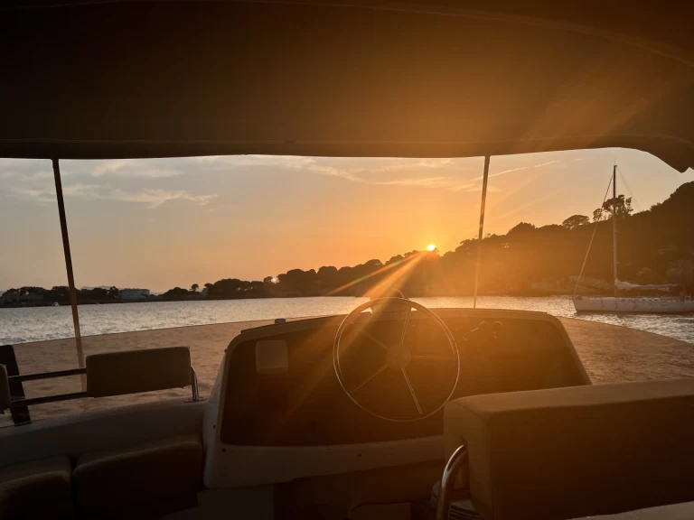 Catamaran rental in Golfe-Juan - Fountaine Pajot Cumberland 44