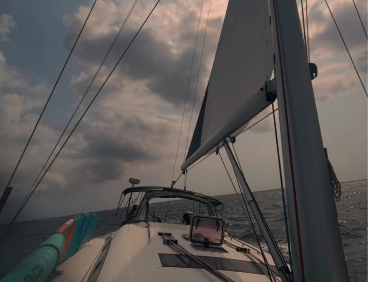 Boat rental Bénéteau Oceanis 50 in Roda de Barà on Samboat