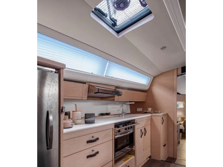 Rent a Jeanneau Jeanneau 54 Dénia