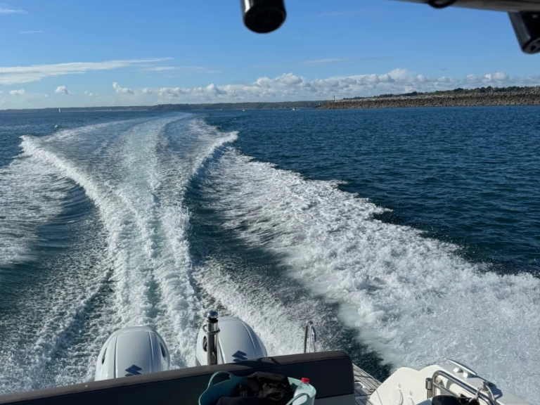 Jeanneau Cap Camarat 9.0 CC in Saint-Quay-Portrieux on SamBoat