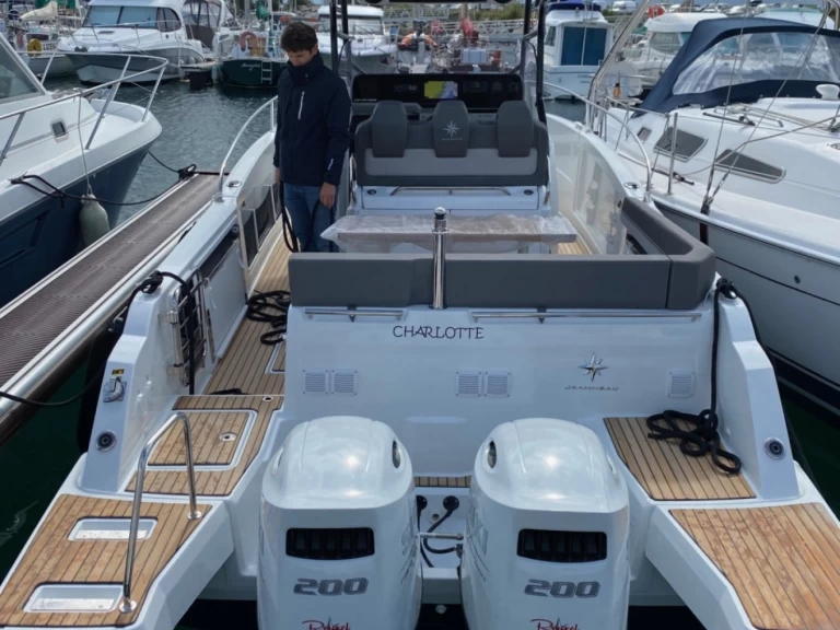 Rent a Jeanneau Cap Camarat 9.0 CC Saint-Quay-Portrieux