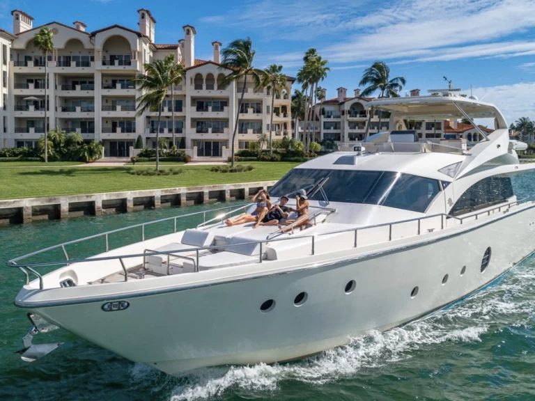 Yacht charter Key Biscayne cheap Aicon 75 