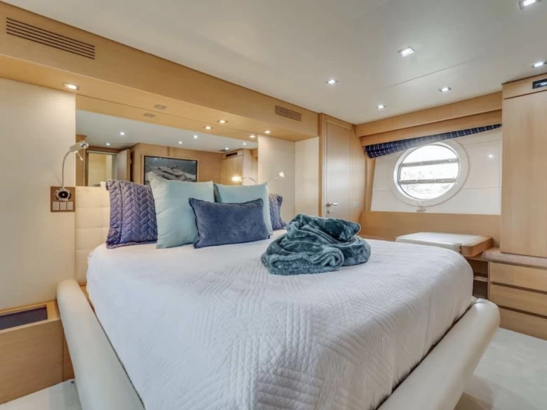 Luxury Yacht rental with or without captain Aicon Key Biscayne