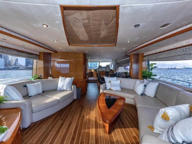 Yacht charter Miami Beach cheap Manhattan 80