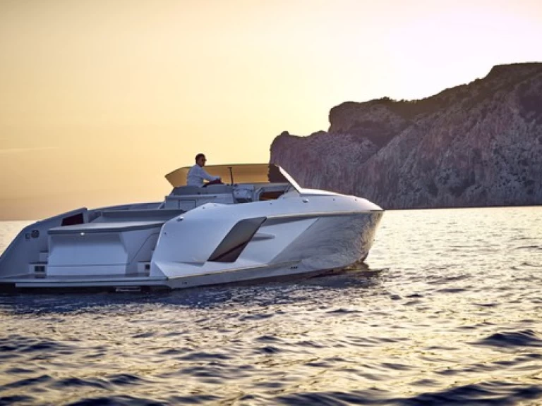 Rent a Frauscher Demon 1414 Portals Nous