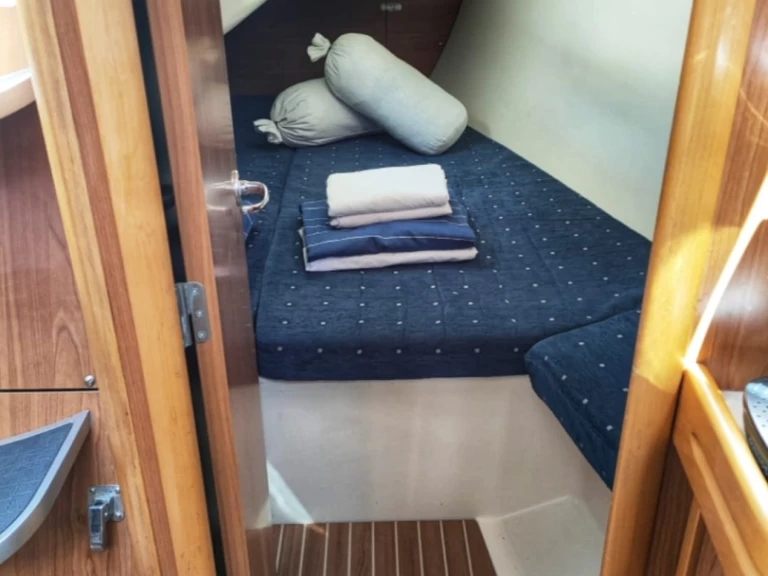 Boat rental Etap Etap 34 S in La Seyne-sur-Mer on Samboat