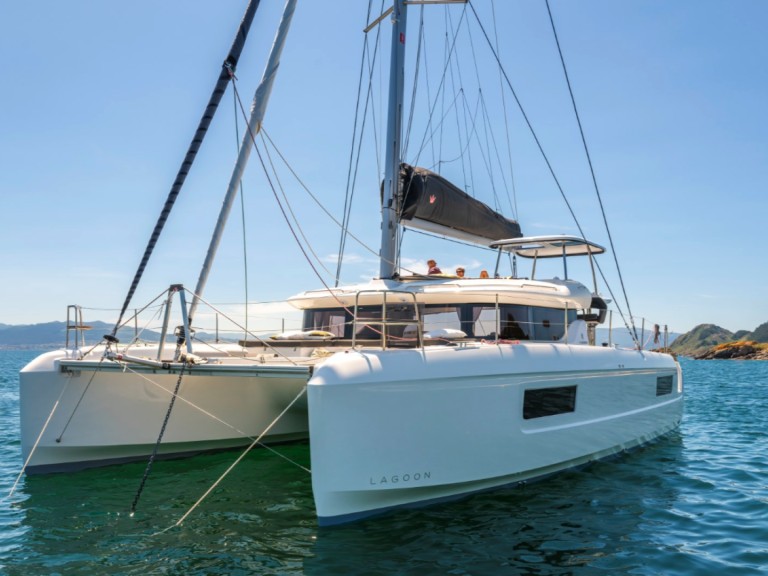 Boat rental Lagoon Lagoon 43 in Le Marin on Samboat