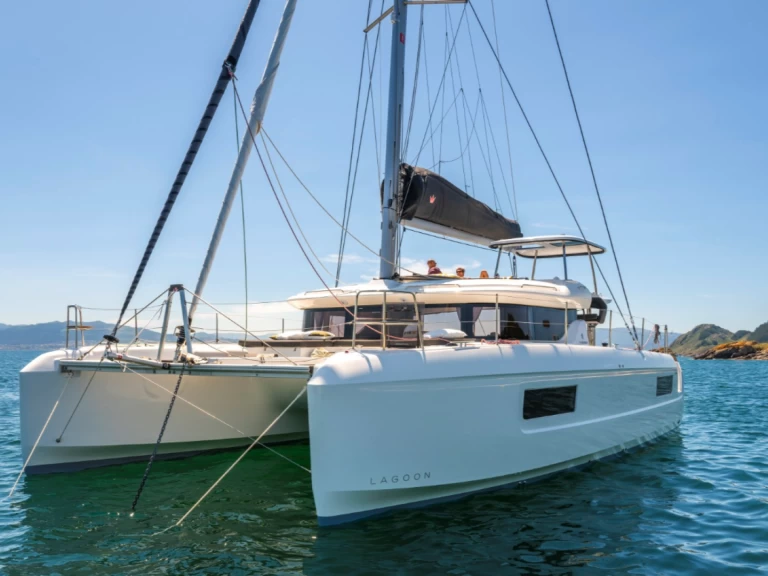 Boat rental Lagoon Lagoon 43 in Le Marin on Samboat