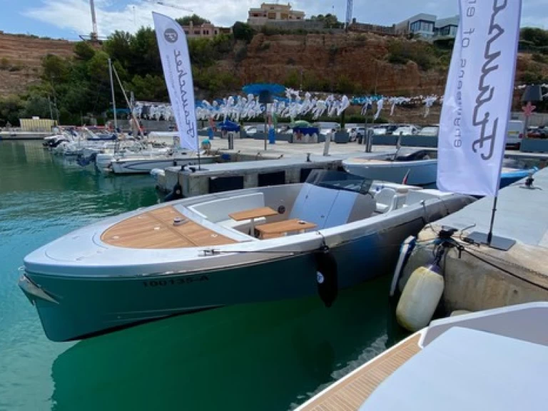 Frauscher 1017 LIDO in El Toro on SamBoat