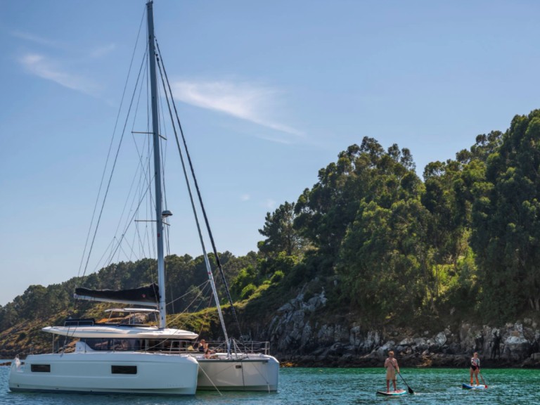 Catamaran rental in Le Marin - Lagoon Lagoon 43