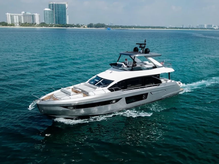 Luxury Yacht rental in Miami - Azimut Azimut 68 Fly