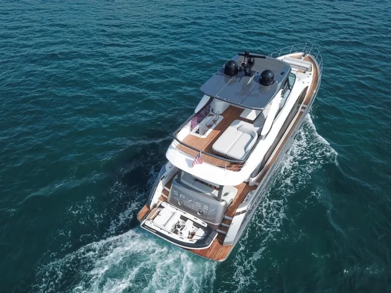 Boat rental Azimut Azimut 68 Fly in Miami on Samboat