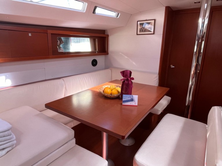 Boat rental Bénéteau Oceanis 48 in Procida on Samboat