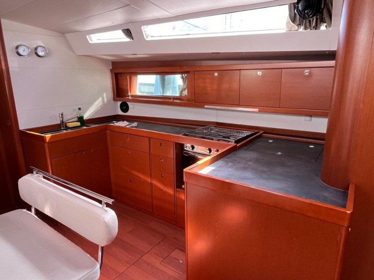 Sailboat rental with or without captain Bénéteau Procida
