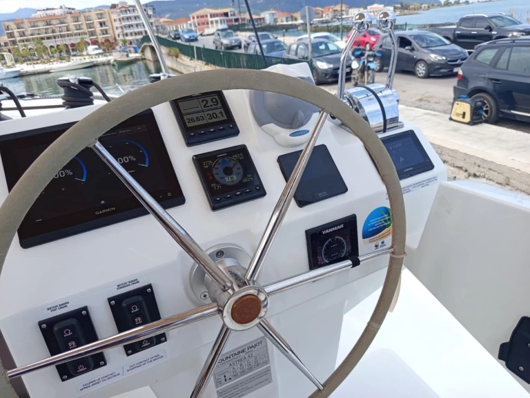 Catamaran rental in Lefkáda - Fountaine Pajot Astrea 42
