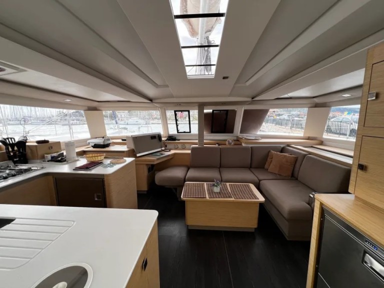 Boat rental Fountaine Pajot Astrea 42 in Lefkáda on Samboat