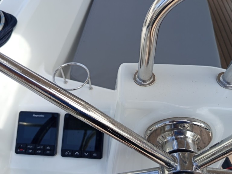 Sailboat rental in Lefkáda - Bénéteau Oceanis 37.1