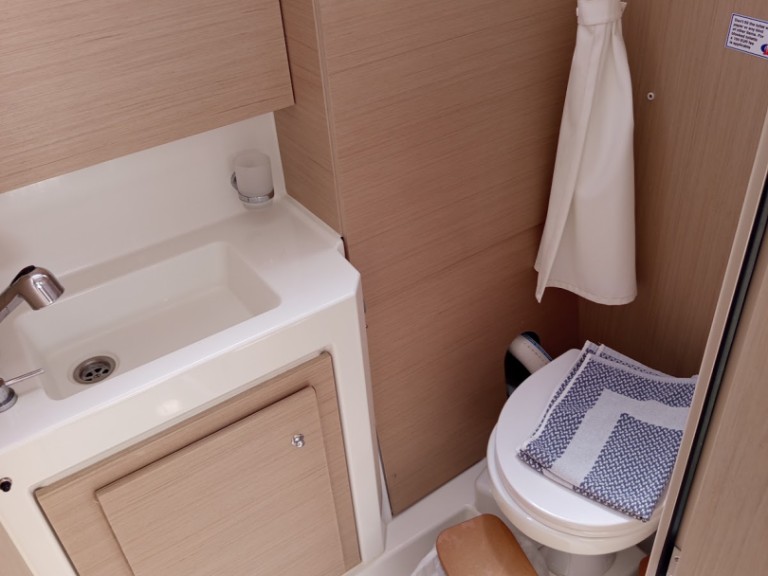 Bareboat Rental Sailboat Bénéteau with a boat licence