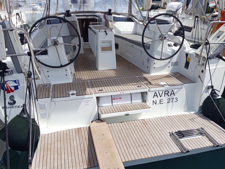 Sailboat for rent Lefkáda at the best price