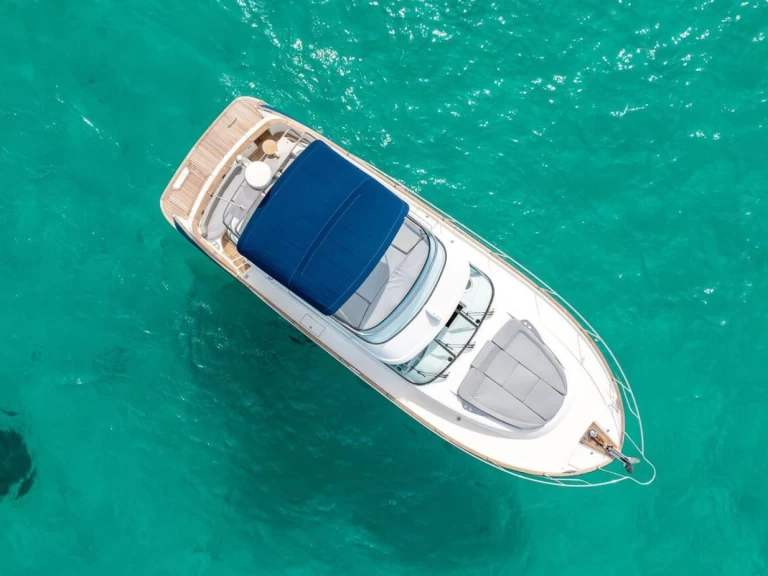 Luxury Yacht rental with or without captain Bénéteau Pomer