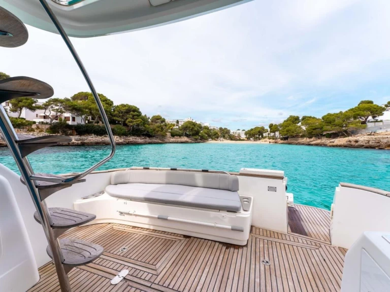 Bareboat Rental Luxury Yacht Bénéteau with a boat licence