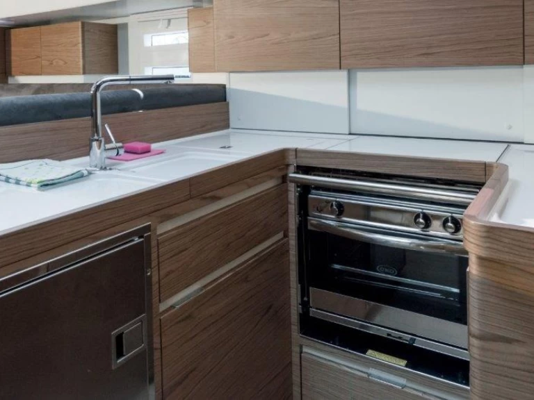 Rent a Elan Impression 50 Seget Donji