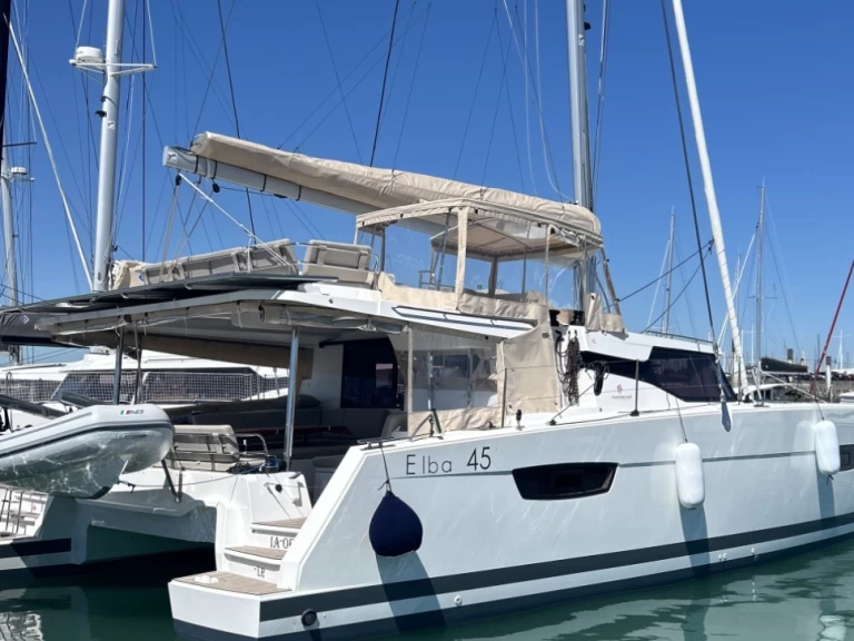 Boat rental Fountaine Pajot Elba 45 in Le Marin on Samboat