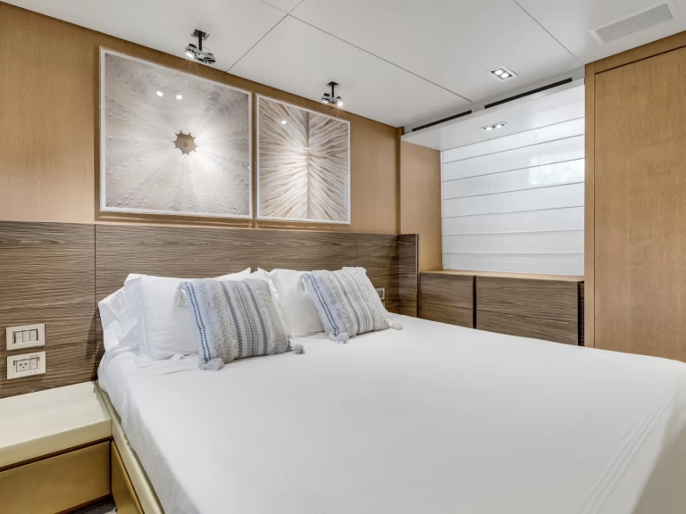 Bareboat Rental Luxury Yacht San Lorenzo with a boat licence