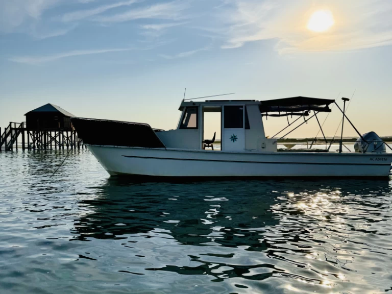 Motorboat for rent France at the best price