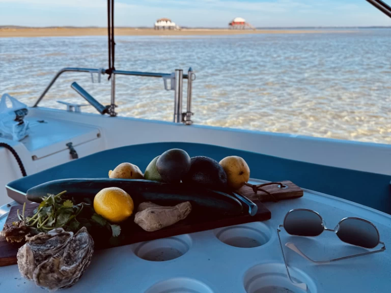 Yacht charter France cheap Beacher 840