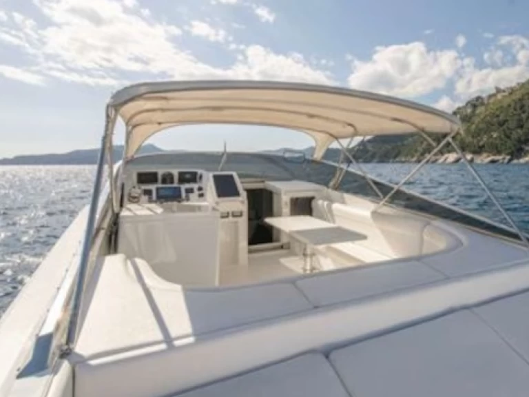 Bareboat Rental Motorboat Magnum with a boat licence