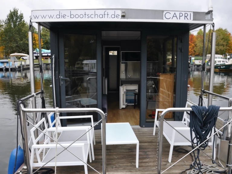 Bareboat Rental Houseboat Hausboot with a boat licence