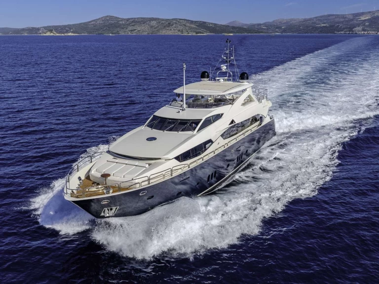 Bareboat Rental Luxury Yacht Sunseeker with a boat licence