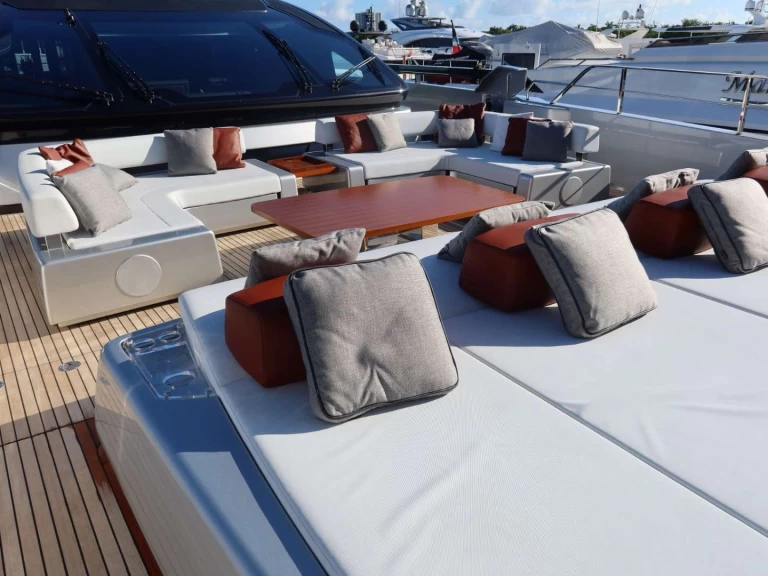Riva M/Y Tasty waves  in Bahamas on SamBoat
