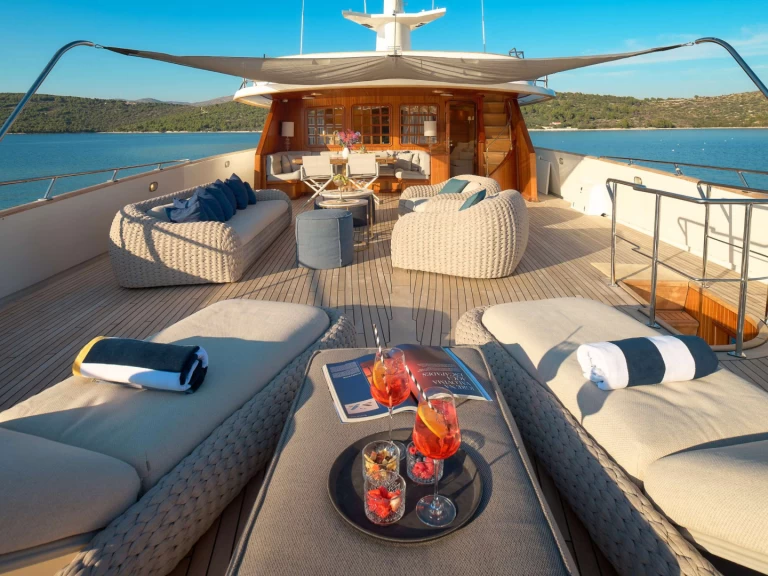 Rent a Benetti TO je TO Trogir