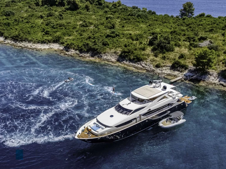 Bareboat Rental Luxury Yacht Sunseeker with a boat licence