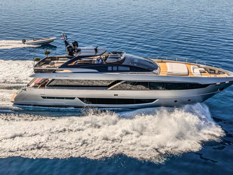Bareboat Rental Luxury Yacht Riva with a boat licence