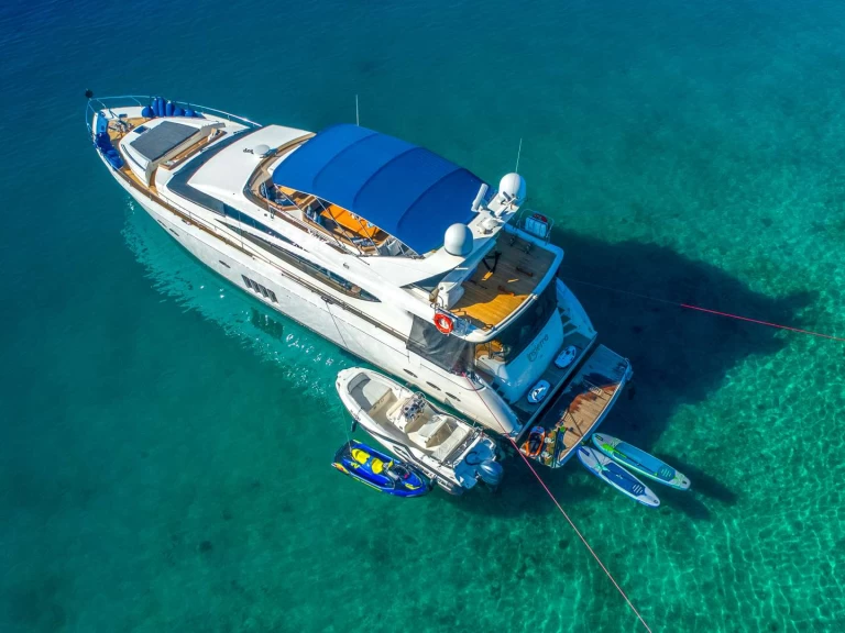 Bareboat Rental Luxury Yacht Princess, UK with a boat licence