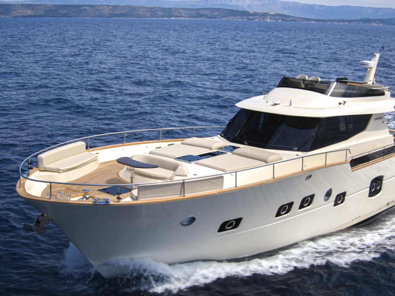 Luxury Yacht rental with or without captain  Split